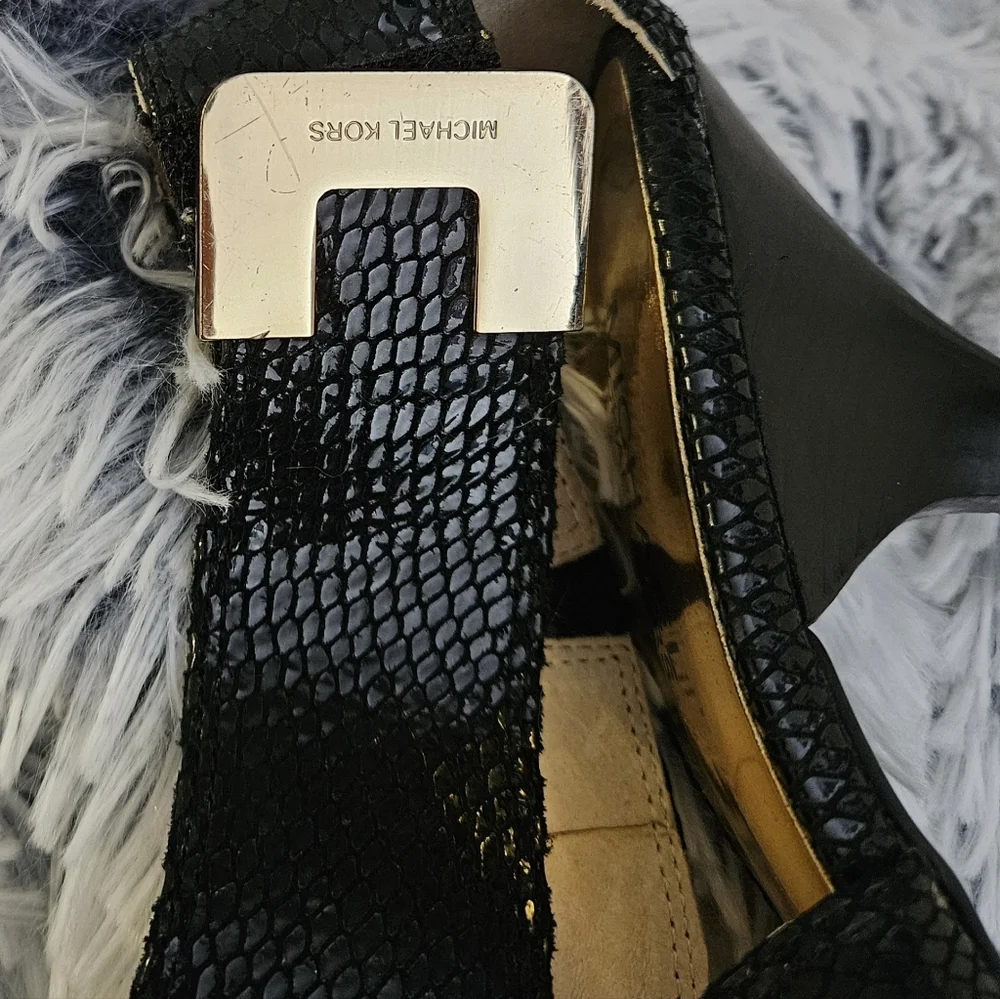 Michael Kor's Strappy Sexy Sandals Sz 7 Fits 7 1/2 foot Black and Gold - Picture 6 of 8